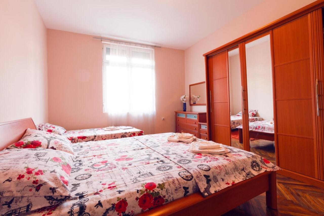 Apartment Sofija Ni Buitenkant foto