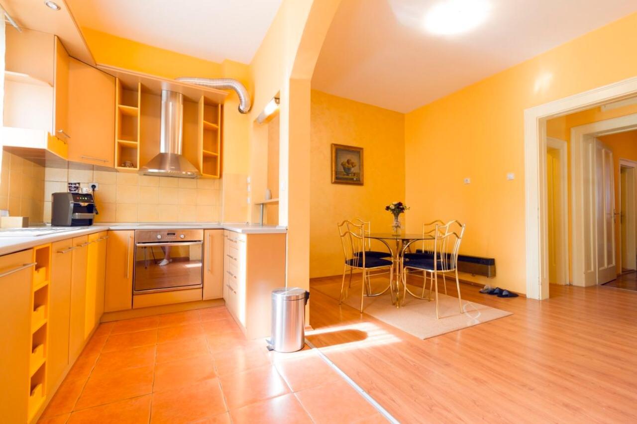 Apartment Sofija Ni Buitenkant foto